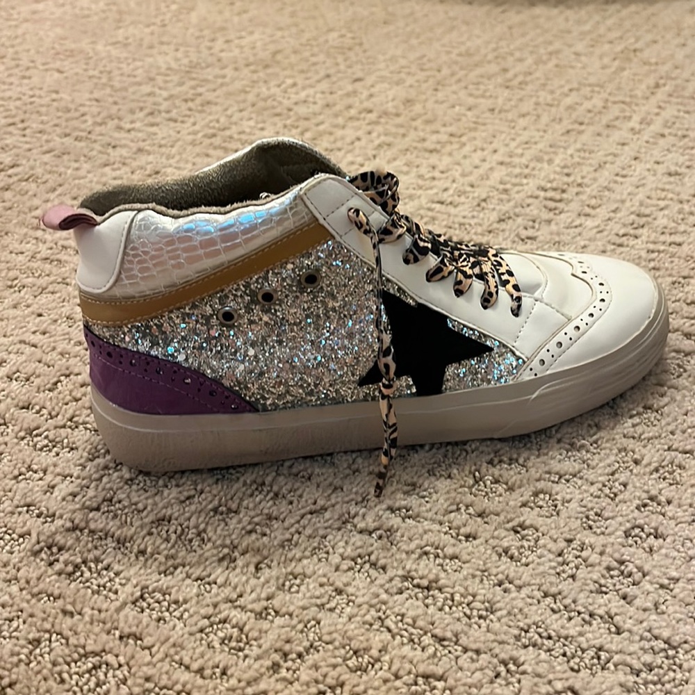 Never worn! Size 6 1/2! Shu shop